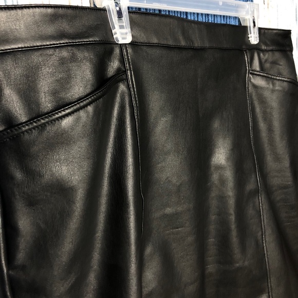 ⭐️ Host Pick ⭐️ Leather Skirt with Pockets - Picture 7 of 10